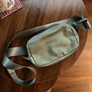 Lululemon Everywhere Belt Bag, 1 L, green